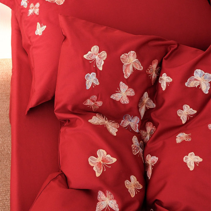 Embroidered bedding set made of cotton satin with butterfly appliqué