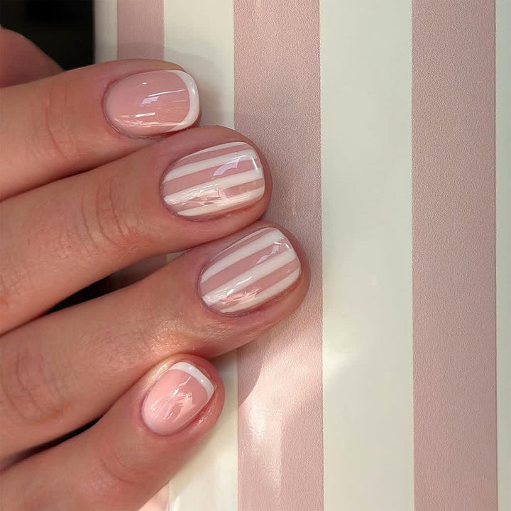 Artificial nail art with stripe pattern Stornfield