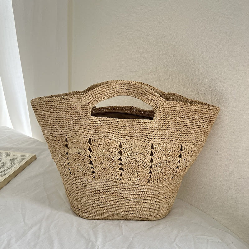 Handcrafted straw bag with geometric pattern Stornfield