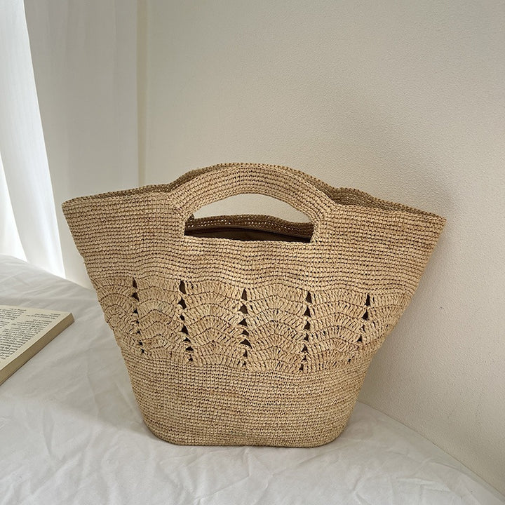 Handcrafted straw bag with geometric pattern Stornfield