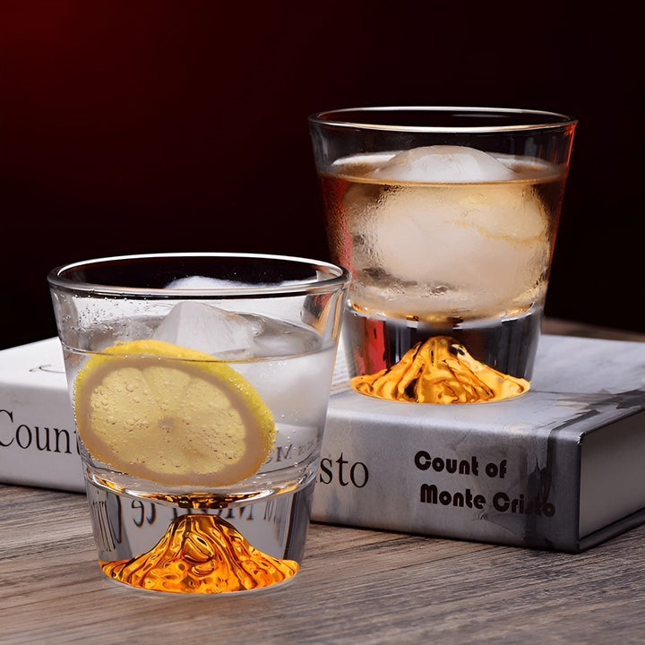 Whiskey glasses with Mount Fuji design – Elegant set for connoisseurs | Stornfield