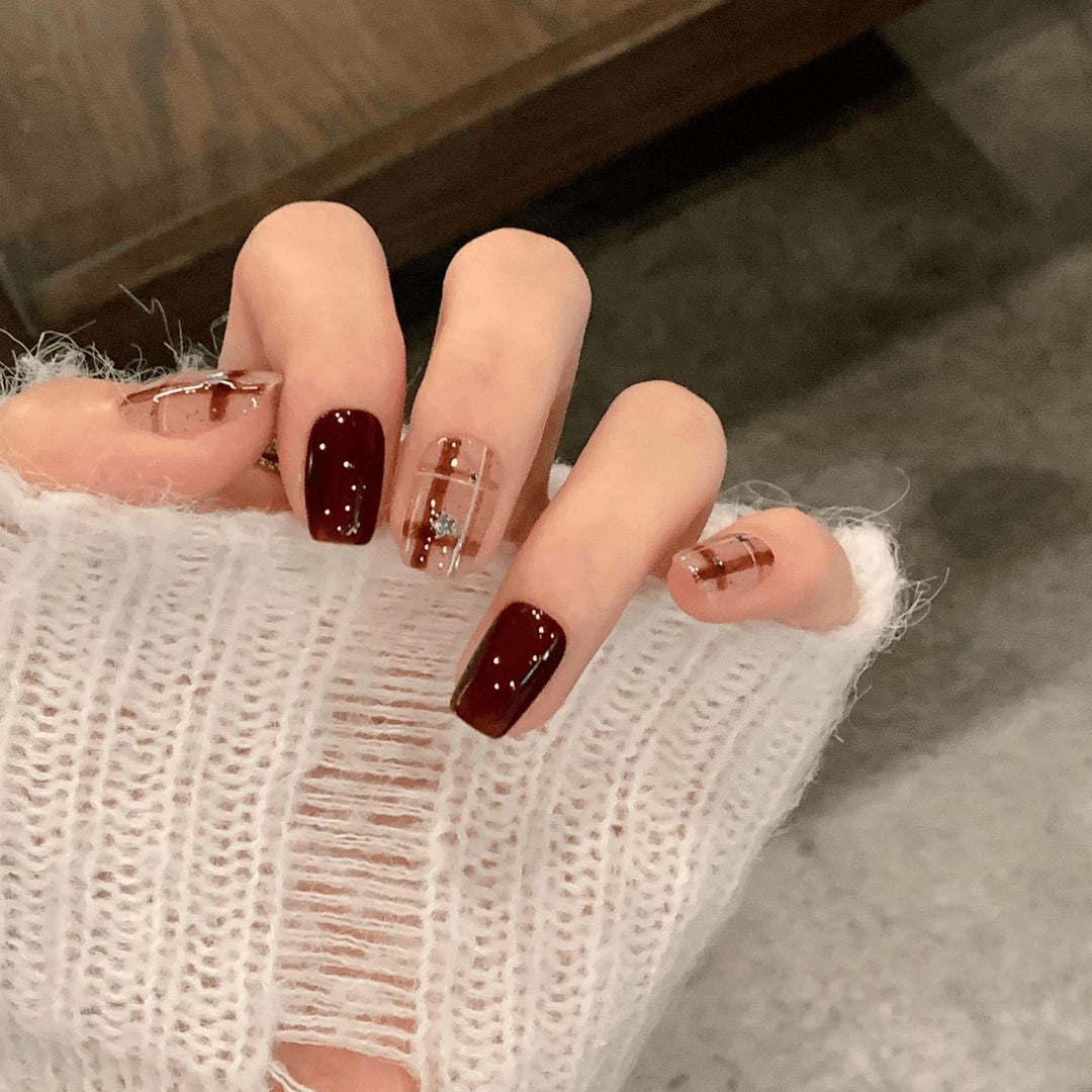 Artificial artificial nails with elegant geometric design Stornfield
