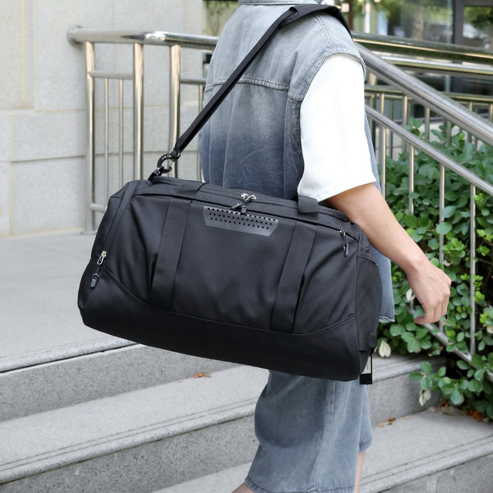 Sporty travel bag with insulating interior compartment Stornfield