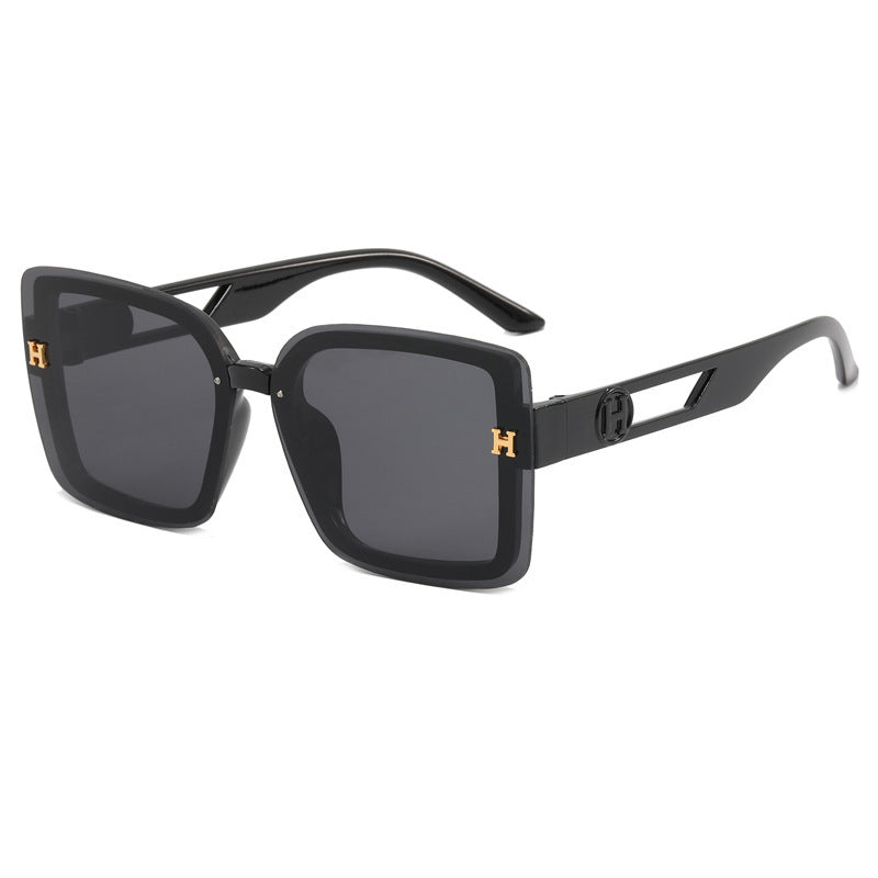 Women modern square sunglasses with elegant design Stornfield