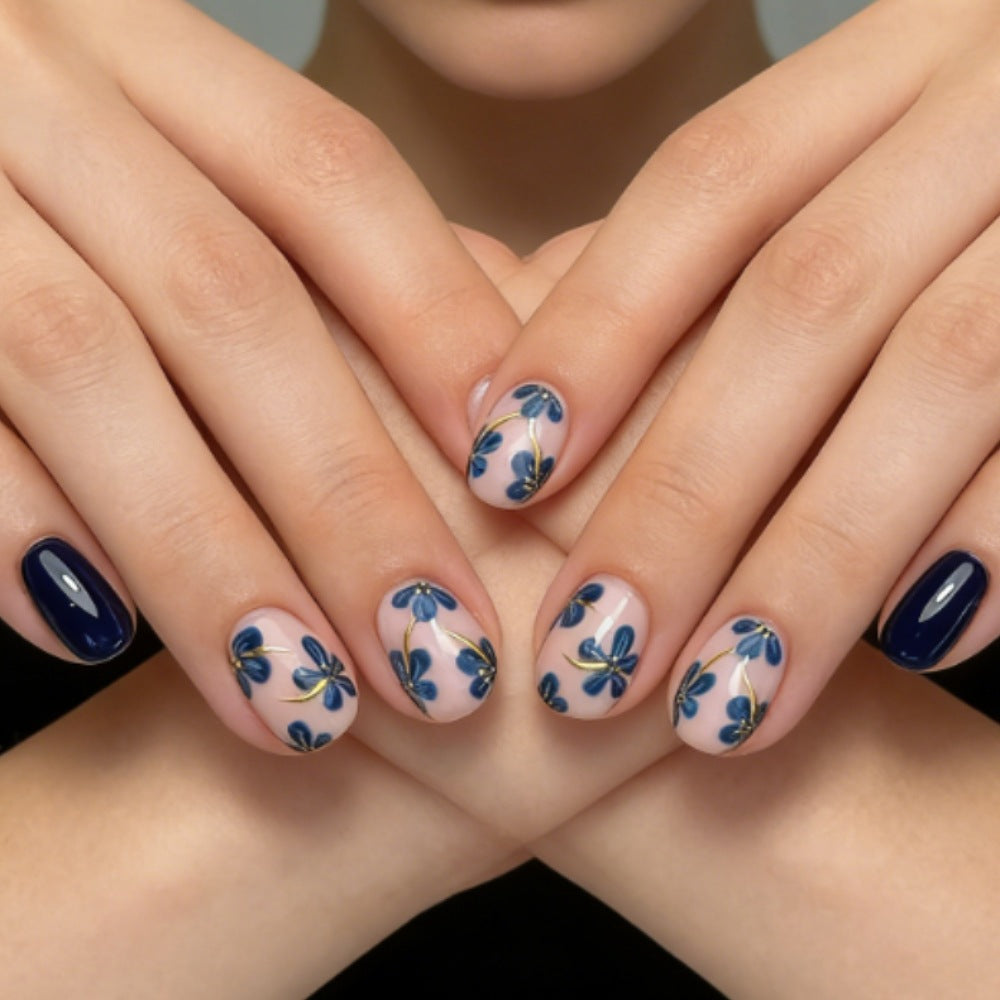 Artificial nails set with floral designs and shine finish Stornfield