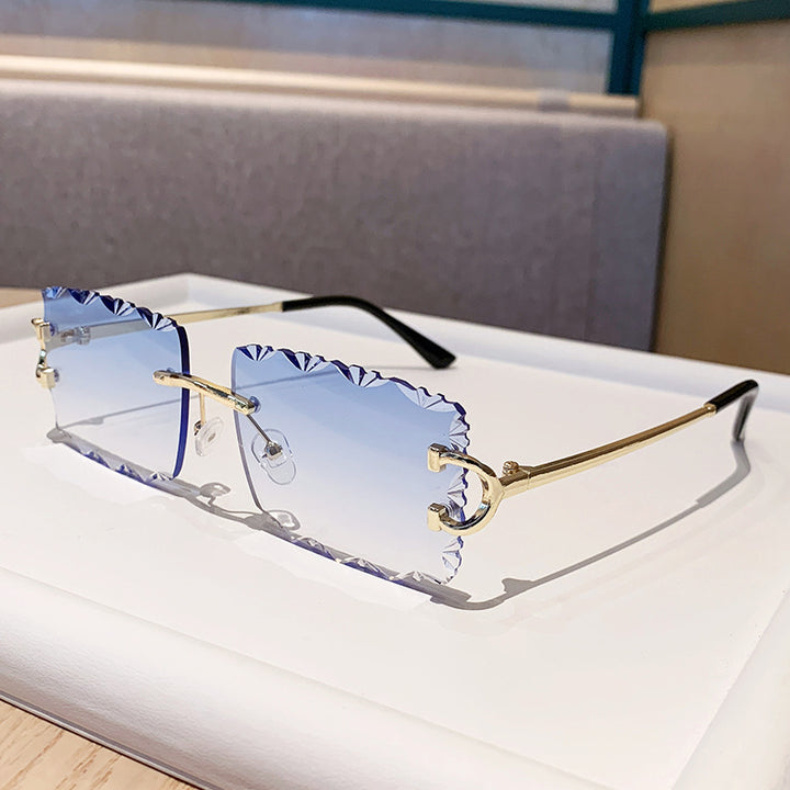 Ladies fashionable sunglasses with playful frame Stornfield