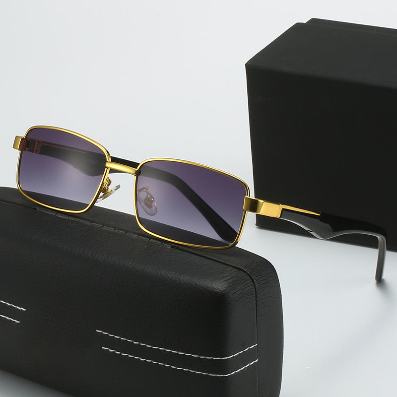 Women's corrective glasses with elegant gold-colored frame and stylish design Stornfield