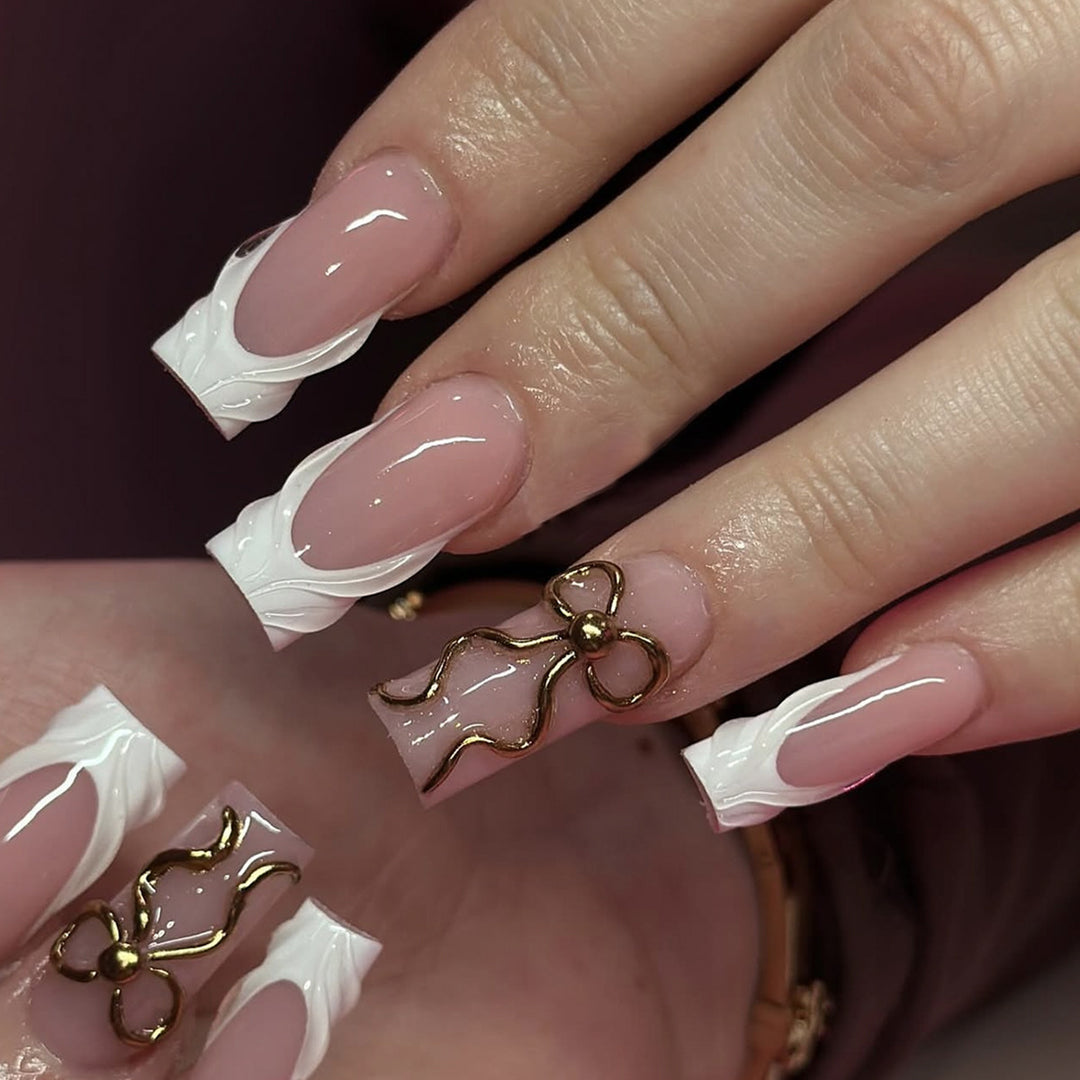 Artificial nail set with luxurious golden accents and elegant design Stornfield