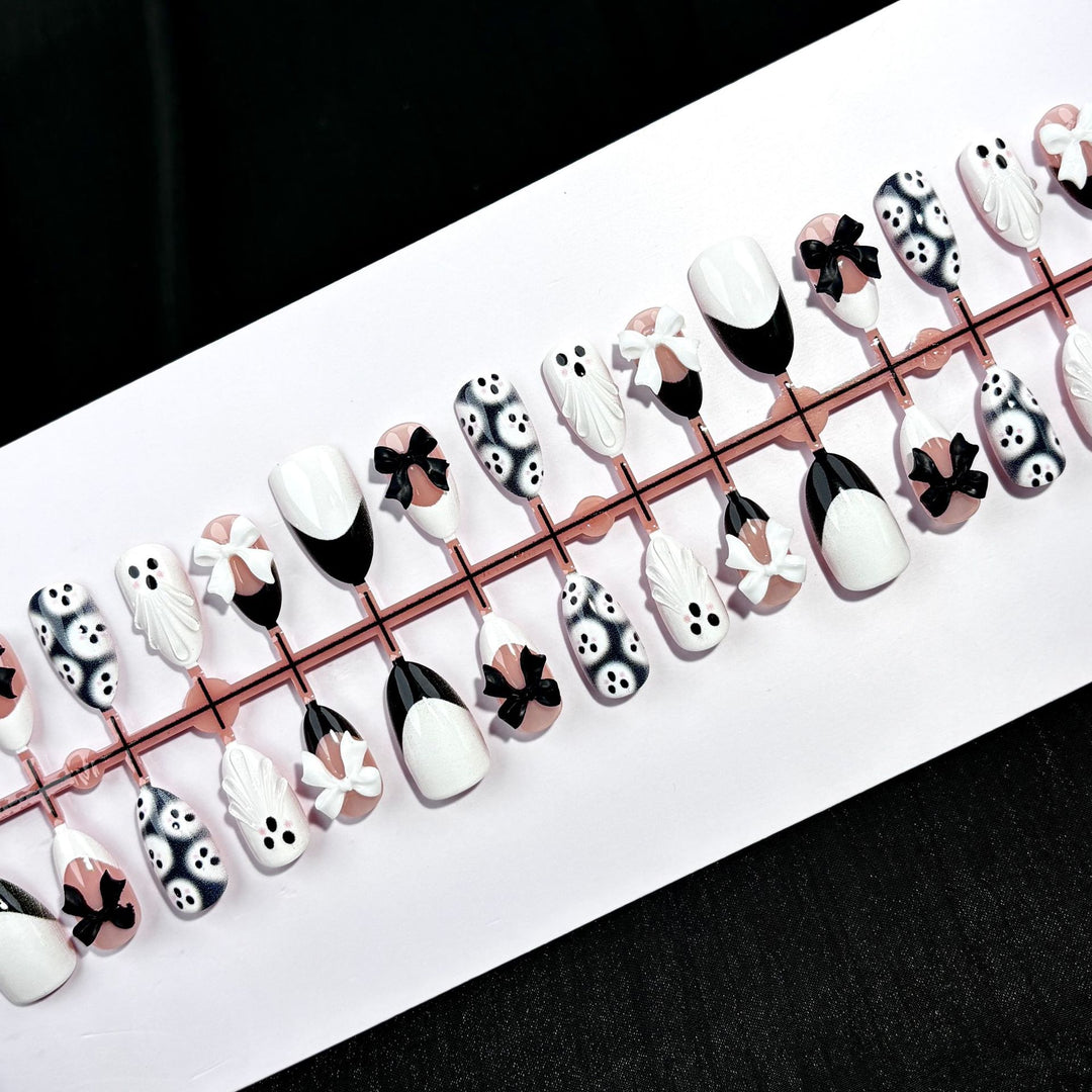 Elegant Polka Dot and Lace Press-On Nail Set