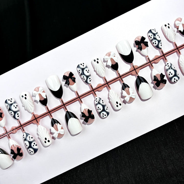 Elegant Polka Dot and Lace Press-On Nail Set