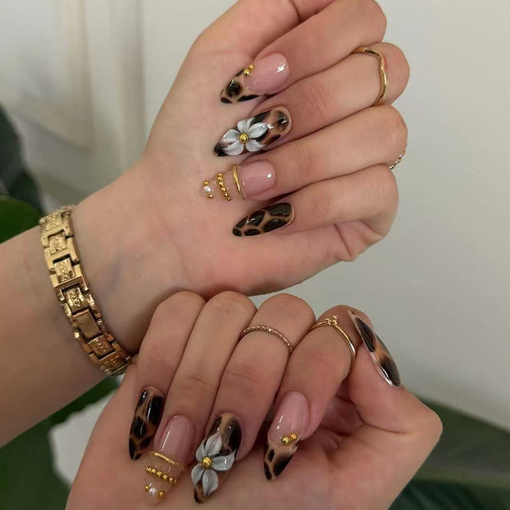 Artistic Floral-Inspired Press-On Nail Art Stornfield