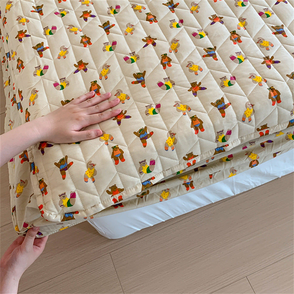 Quilted mattress protector set with microfiber cotton cover and retro dot pattern
