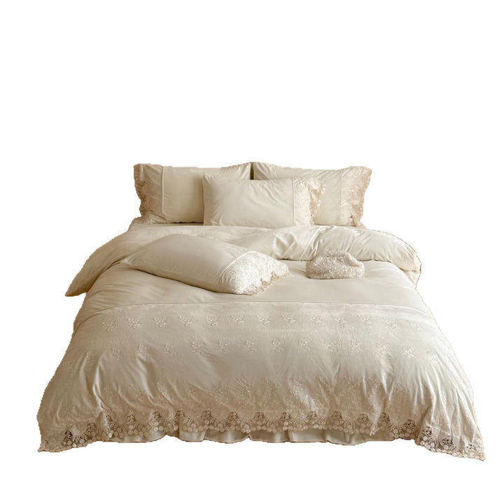 Extravagant velvet bedding set with floral lace trim