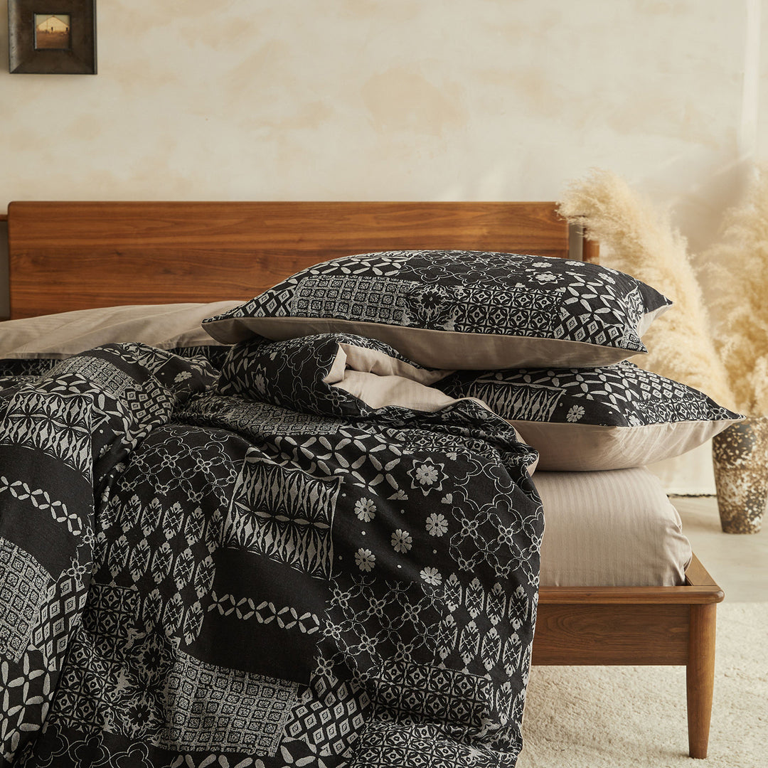 Reversible Patchwork Cotton Duvet Cover Set with Oxford Shams and Corner Ties
