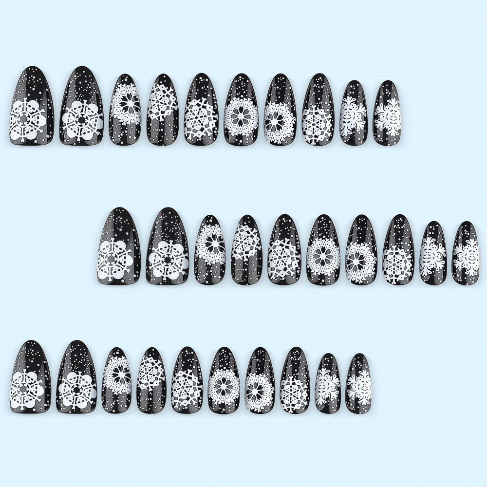 Artificial nails in a unique winter design with snow and reindeer motifs Stornfield