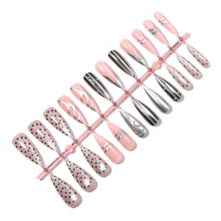 Artificial nail set with luxurious 3D designs and elegant accents Stornfield