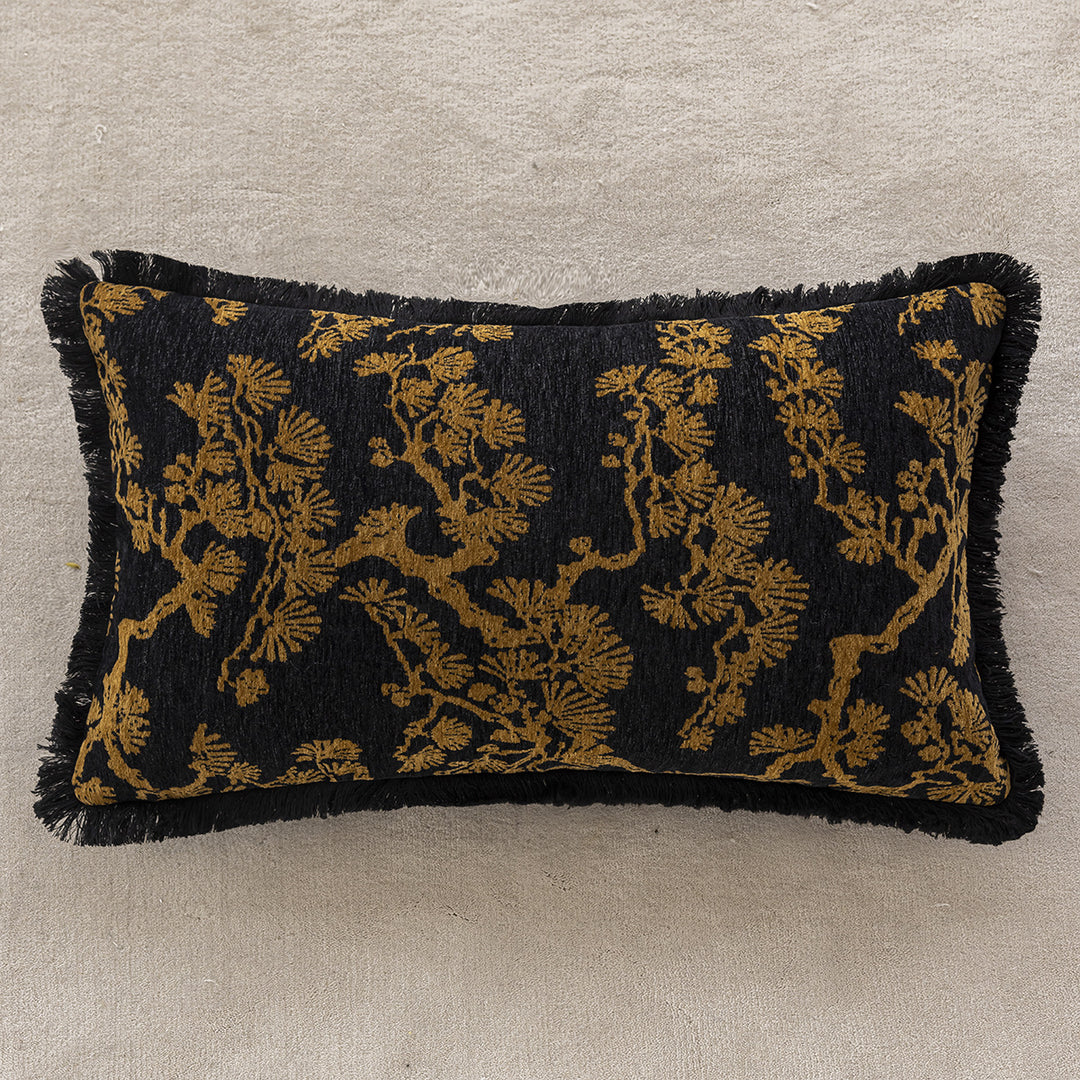 Luxurious cushion with panther design