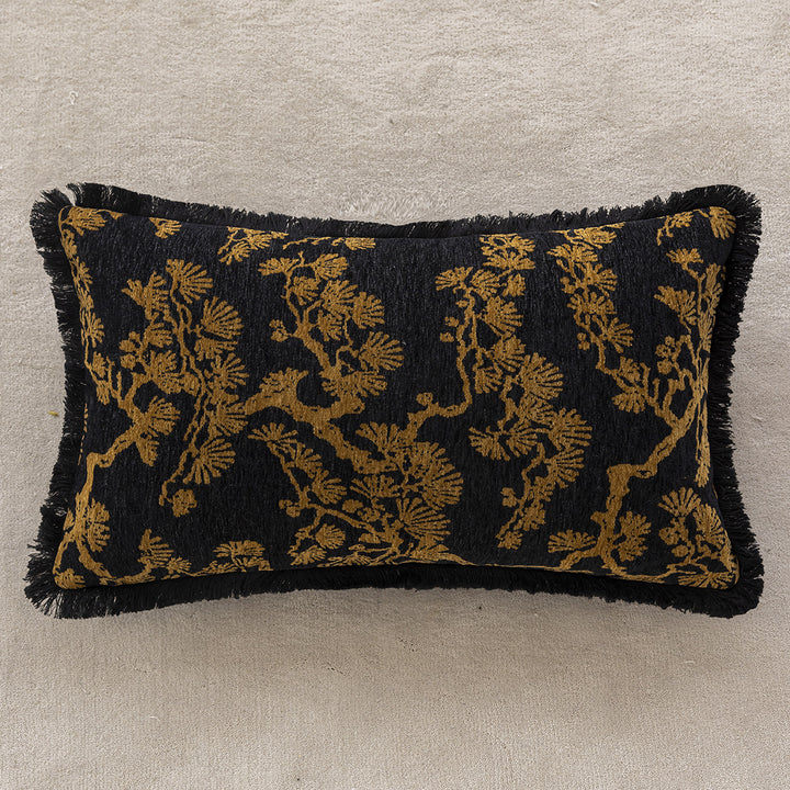 Luxurious cushion with panther design