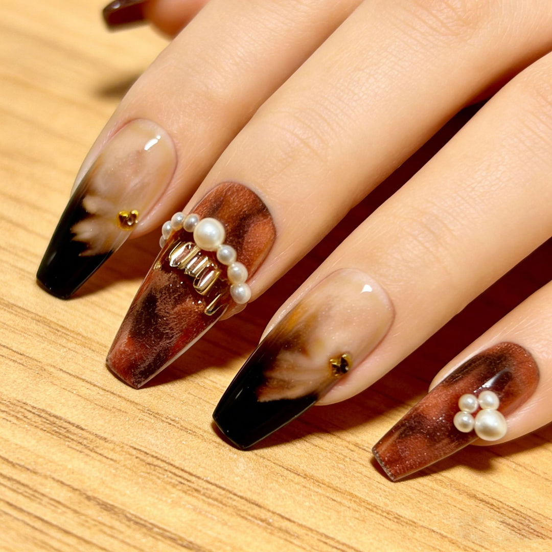 Artificial nails with elegant pearl and gold accents Stornfield