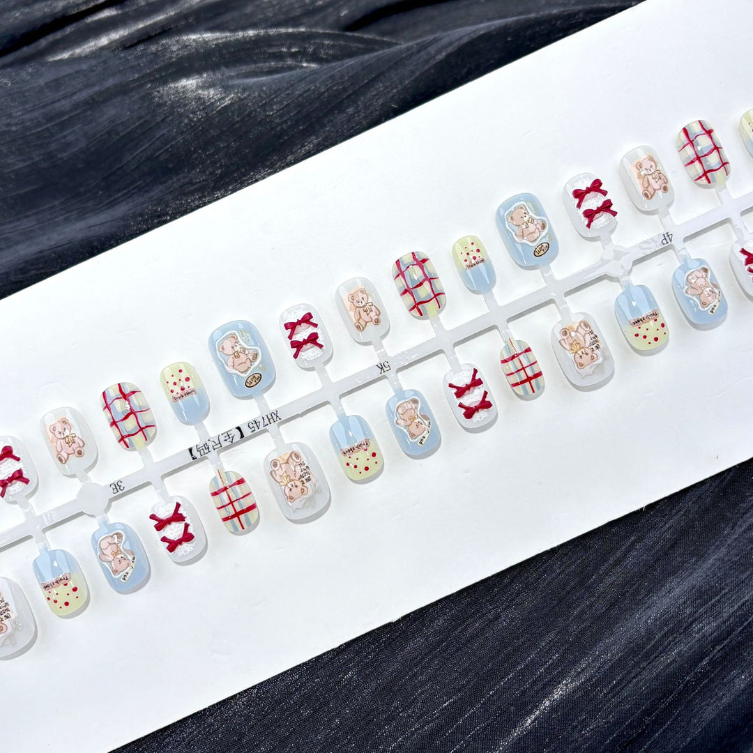 Elegant Polka Dot and Lace Press-On Nail Set