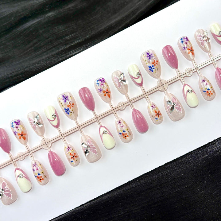 Elegant Polka Dot and Lace Press-On Nail Set