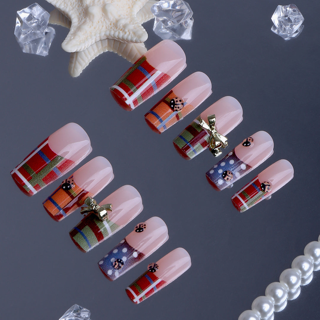 Artificial nails with unique plaid pattern and 3D applications Stornfield