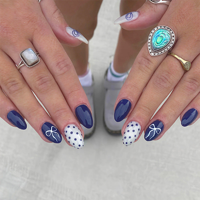 Nail set with stylish bows and dots Stornfield