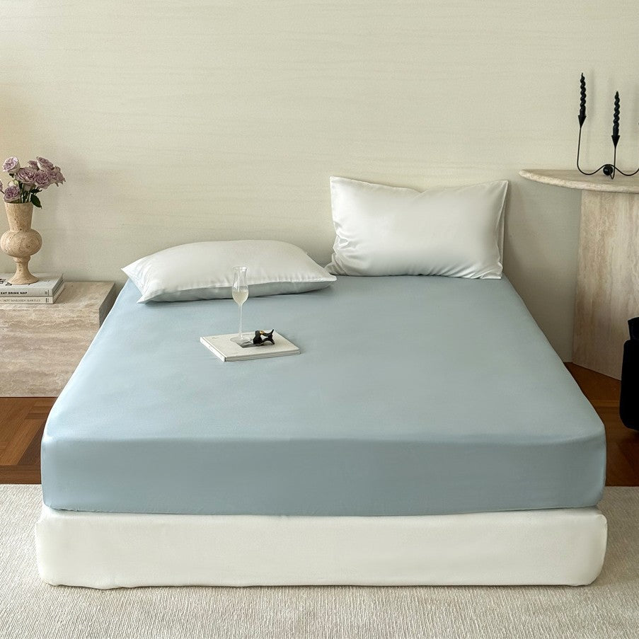 Luxurious satin bedding set with a silky-smooth surface, reversible function and hotel closure