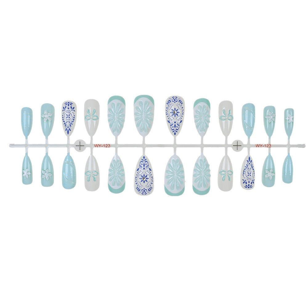 Elegant Floral-Design Press-On Nail Set Stornfield