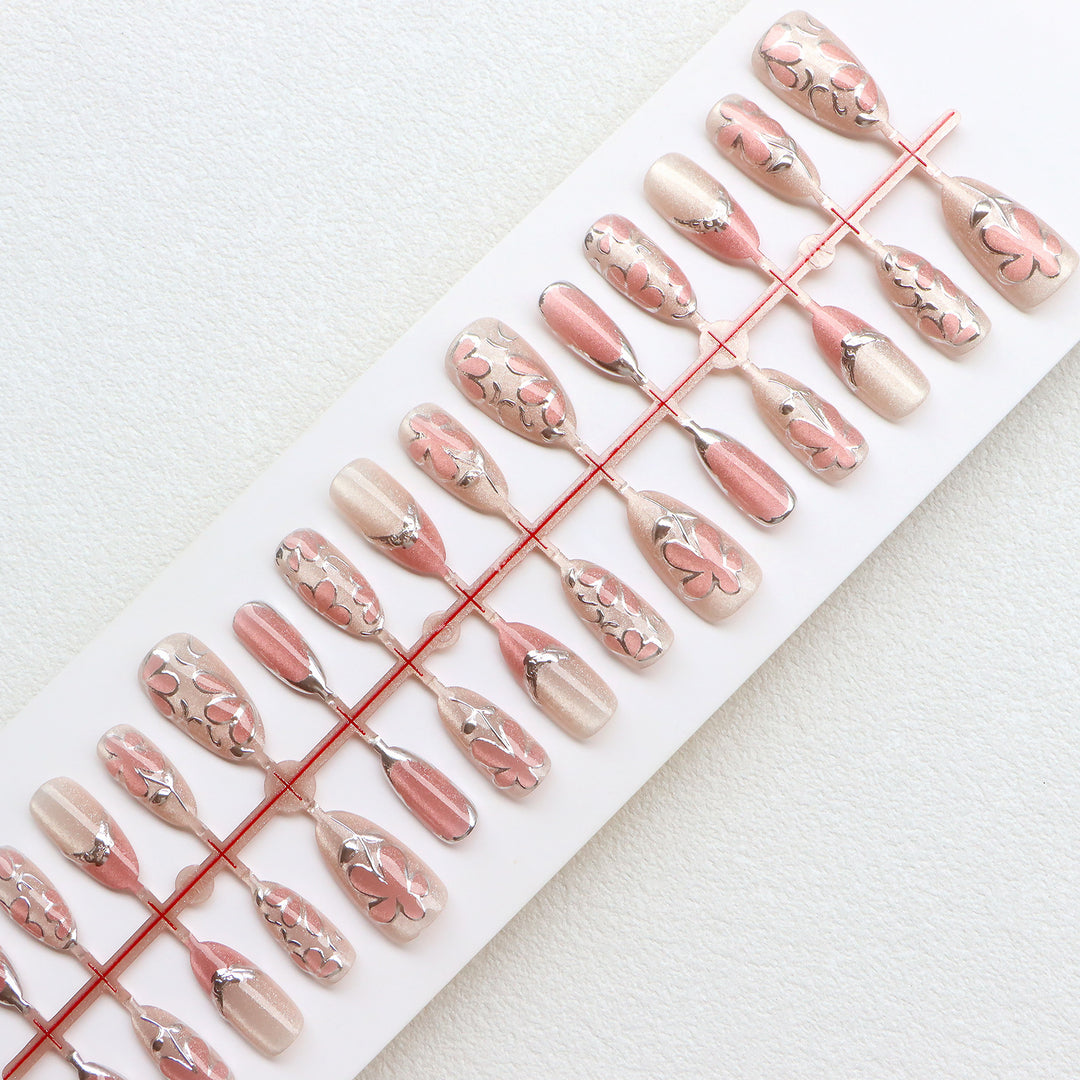 Elegant Floral Design Press-On Nail Set Stornfield