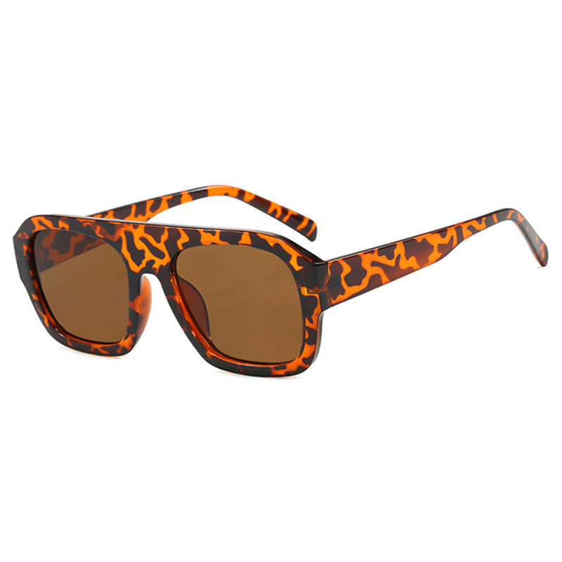 Women's fashionable sunglasses with a sturdy frame and wide lenses Stornfield