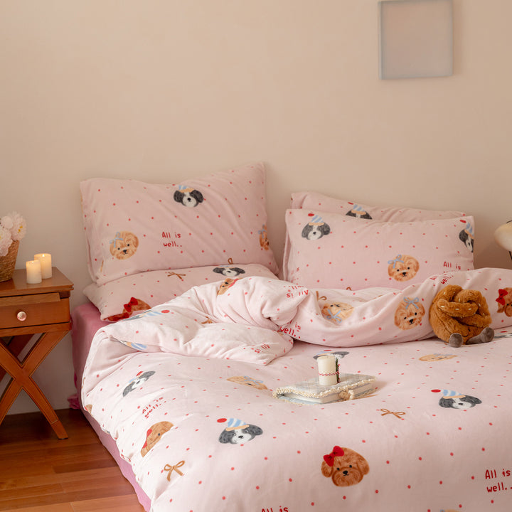 Children's bedding set made of cozy flannel with checked animal faces print and zipper