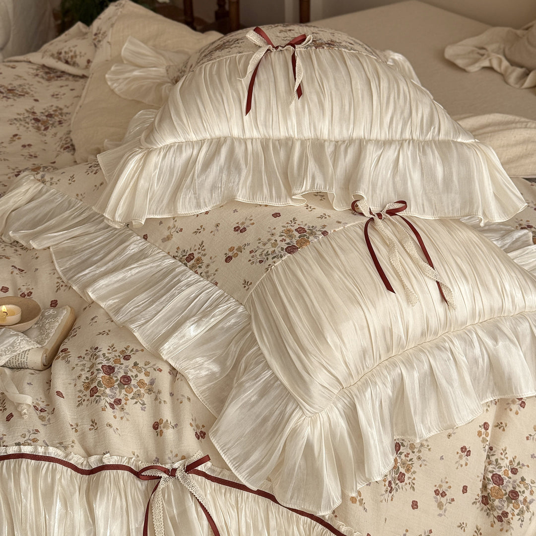 Bedding set with pleated satin bed skirt and vintage floral print