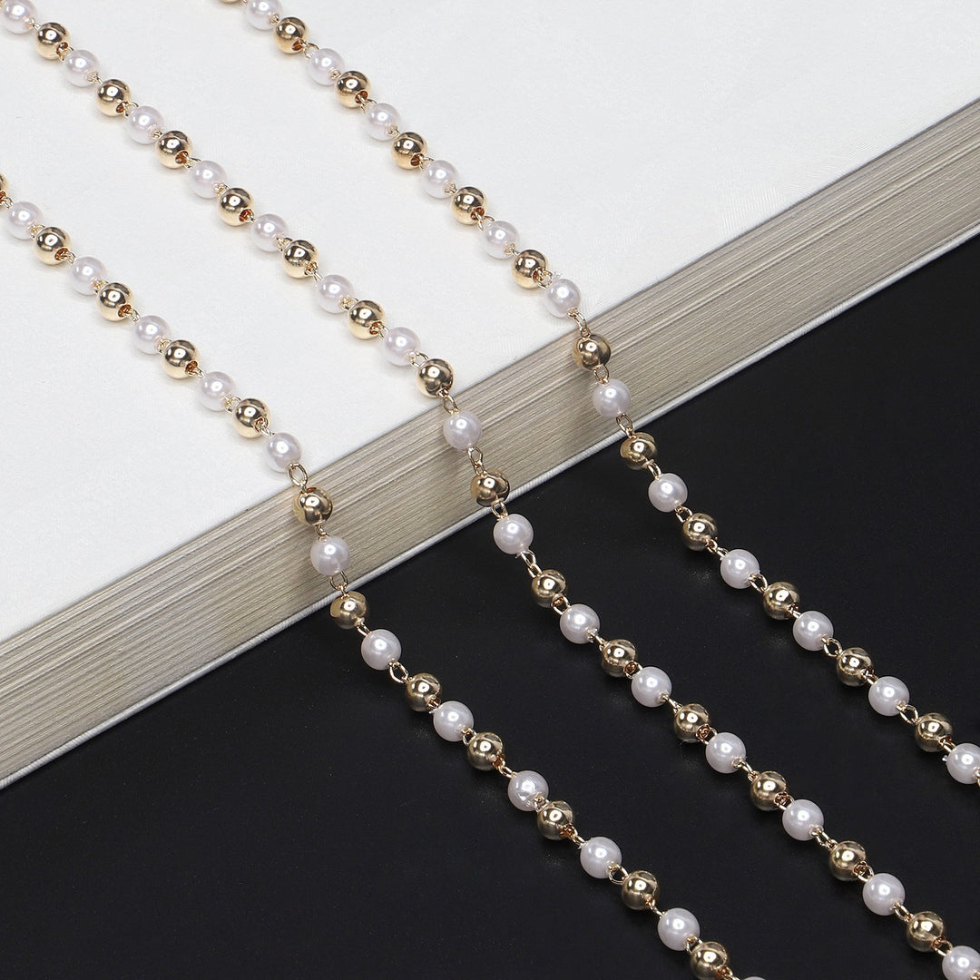 Elegant Heart-Shaped Pearl Chain Eyewear Holder Stornfield
