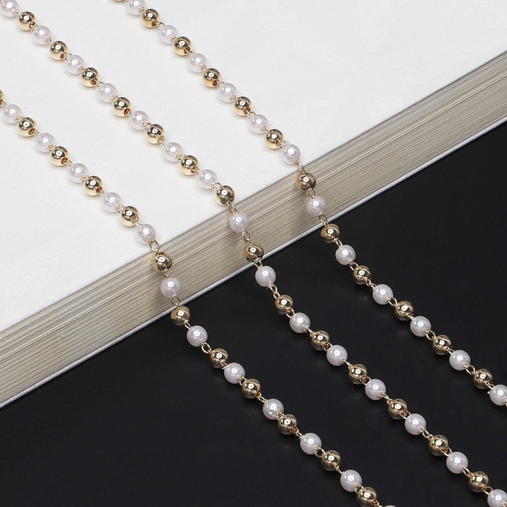Elegant Heart-Shaped Pearl Chain Eyewear Holder Stornfield