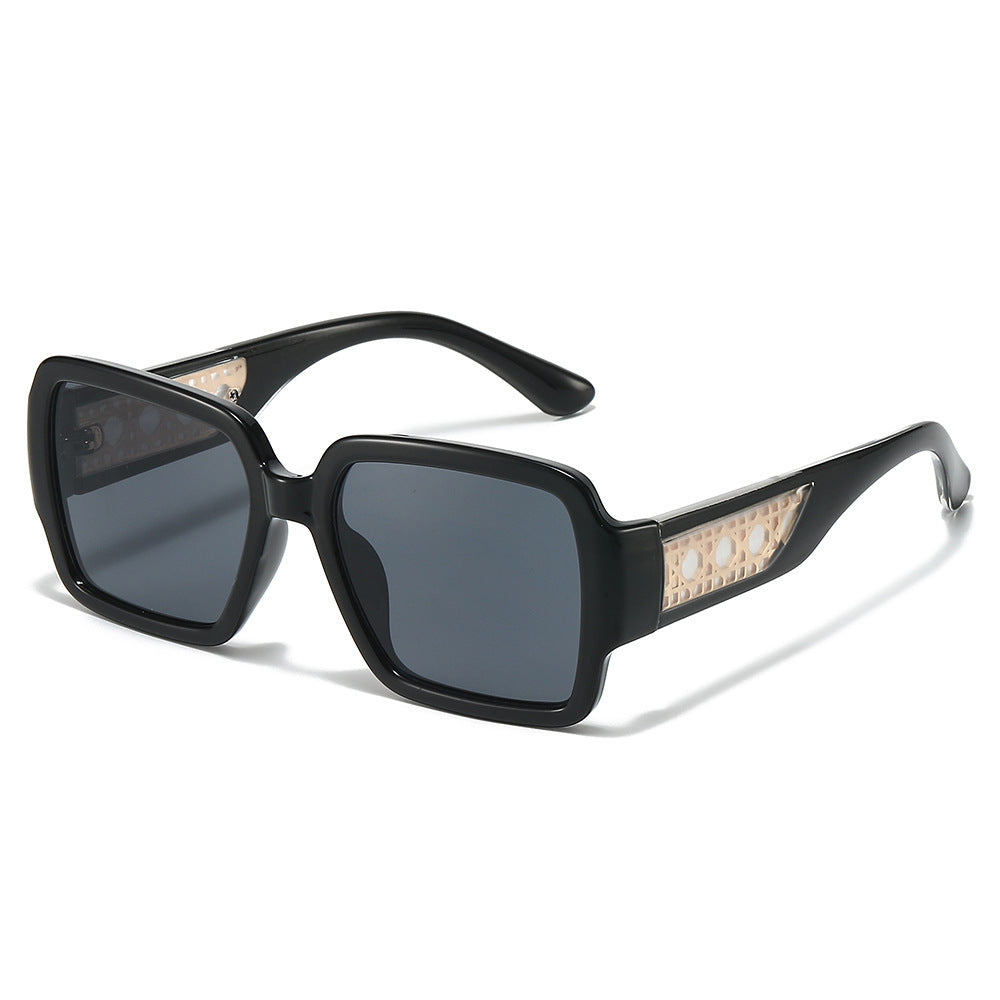 Wide-Brim Retro-Inspired Sunglasses Stornfield
