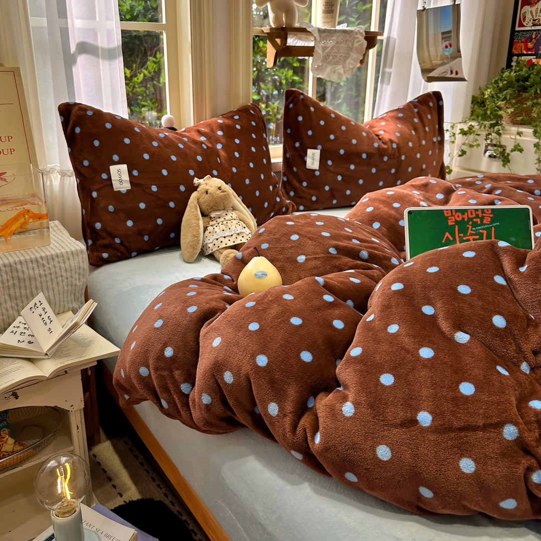 Plush Polka Dot Bedding Set