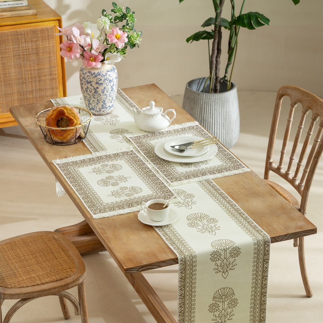 Woven runner with vintage-oriental floral pattern and fringes