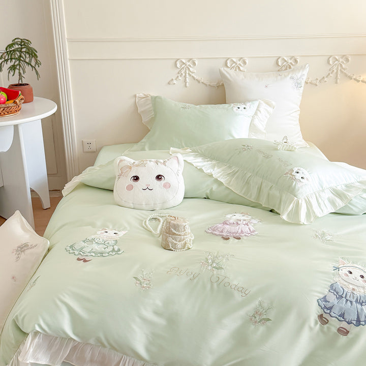 Satin bedding set with ruffles and cat embroidery