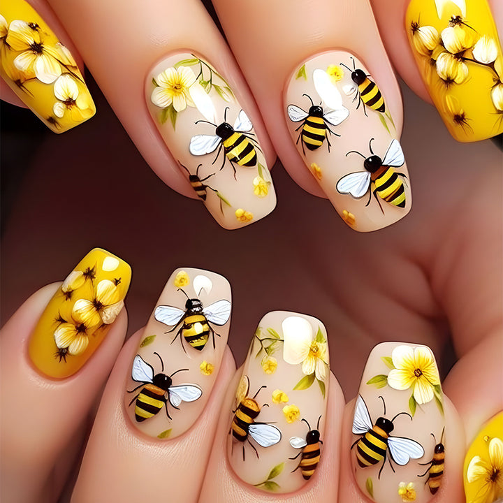 Artificial nails with bee and flower design Stornfield