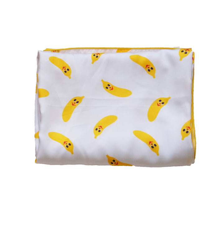 Cozy baby/kids blanket made of soft microfiber with cheerful banana print