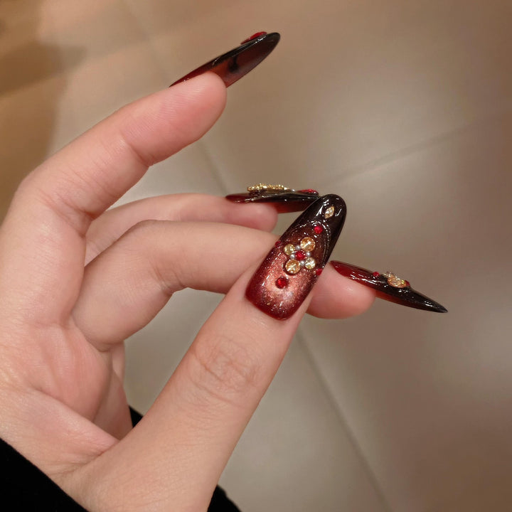 Glamorous and Artistic Nail Tips Stornfield
