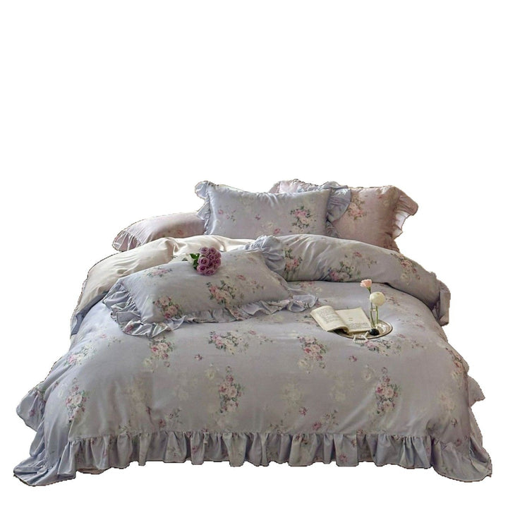 Romantic bedding set with ruffles and vintage floral pattern