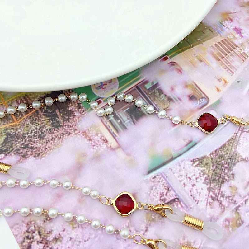 Elegant pearl necklace with golden accents Stornfield