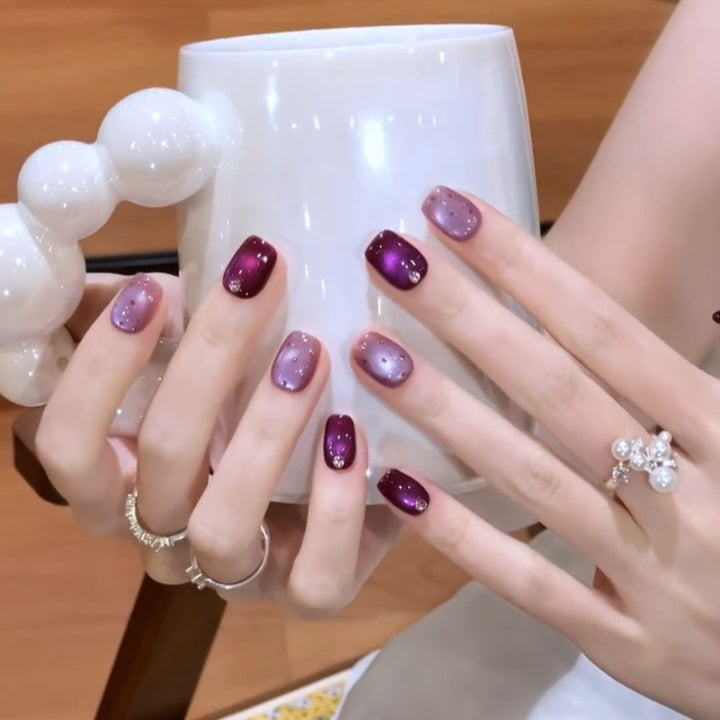 Artificial Nail Set with Modern Gradient and Glitter Effects Stornfield