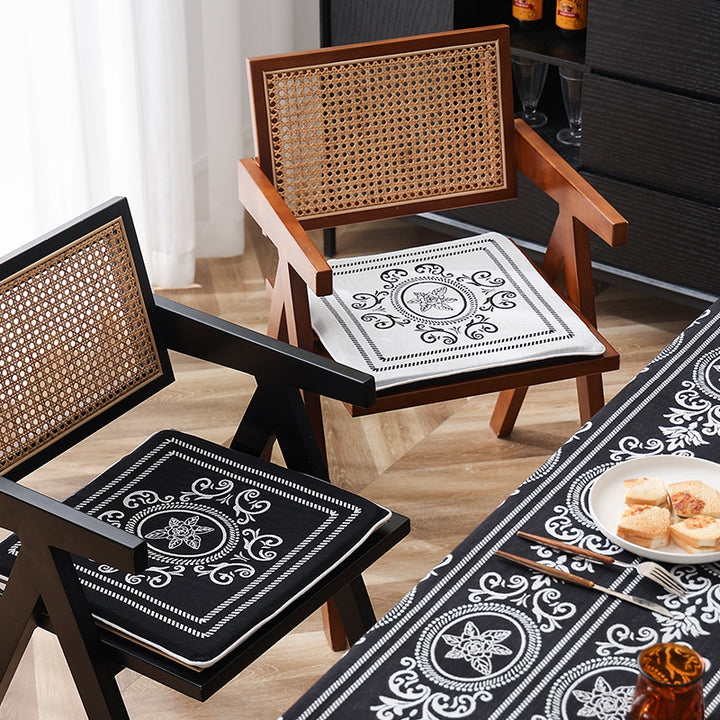 Reversible padded chair cushion with ties