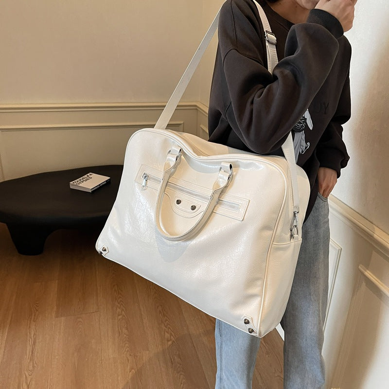 Luxurious Vintage-Inspired Leather Duffel Bag Stornfield