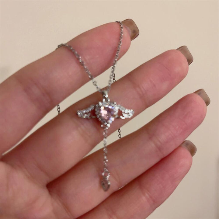 Playful angel neck chain with heart and wings Stornfield