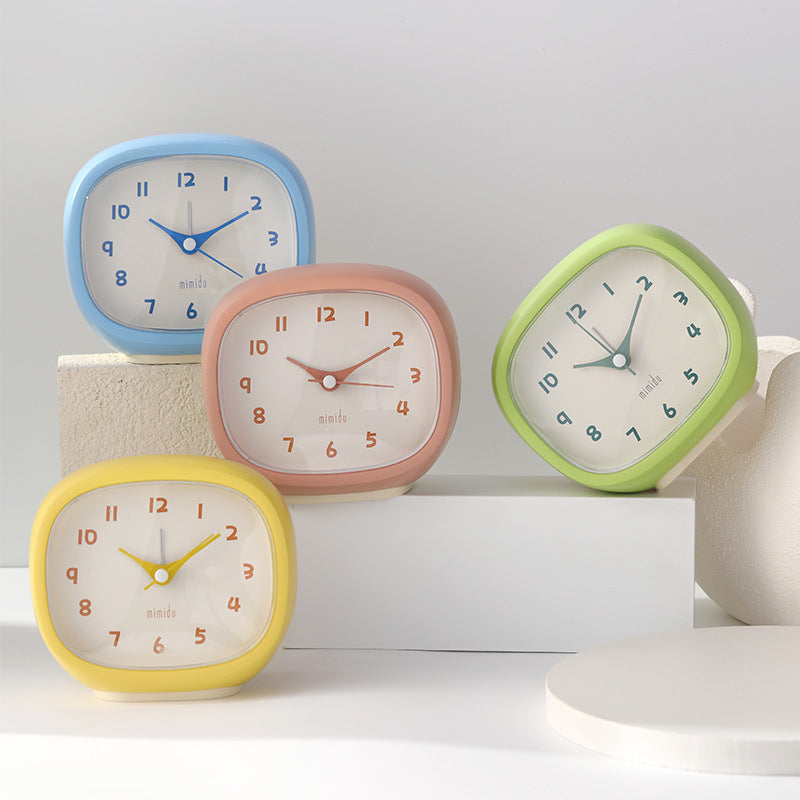 Table Clock in Modern Retro Design Stornfield