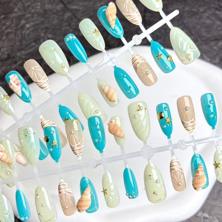 Beach-Inspired Press-On Nail Art Set